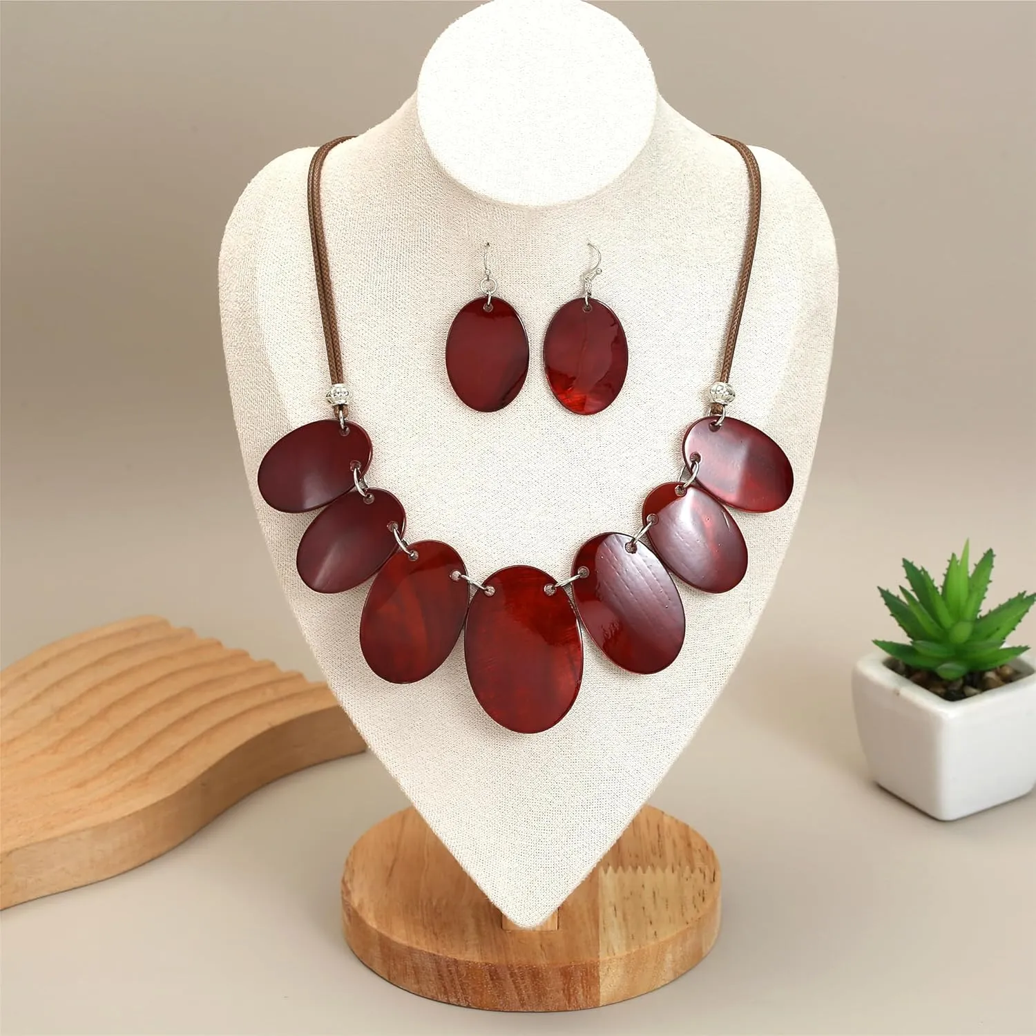 Big Oval Chunky Statement Necklaces Set for Women Fashion Western Boho Colorful Shell Choker Necklace and Earrings Set for Holiday Costume Jewelry Gifts
