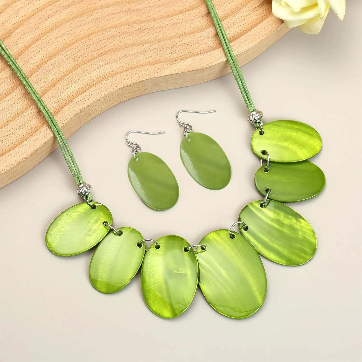 Big Oval Chunky Statement Necklaces Set for Women Fashion Western Boho Colorful Shell Choker Necklace and Earrings Set for Holiday Costume Jewelry Gifts