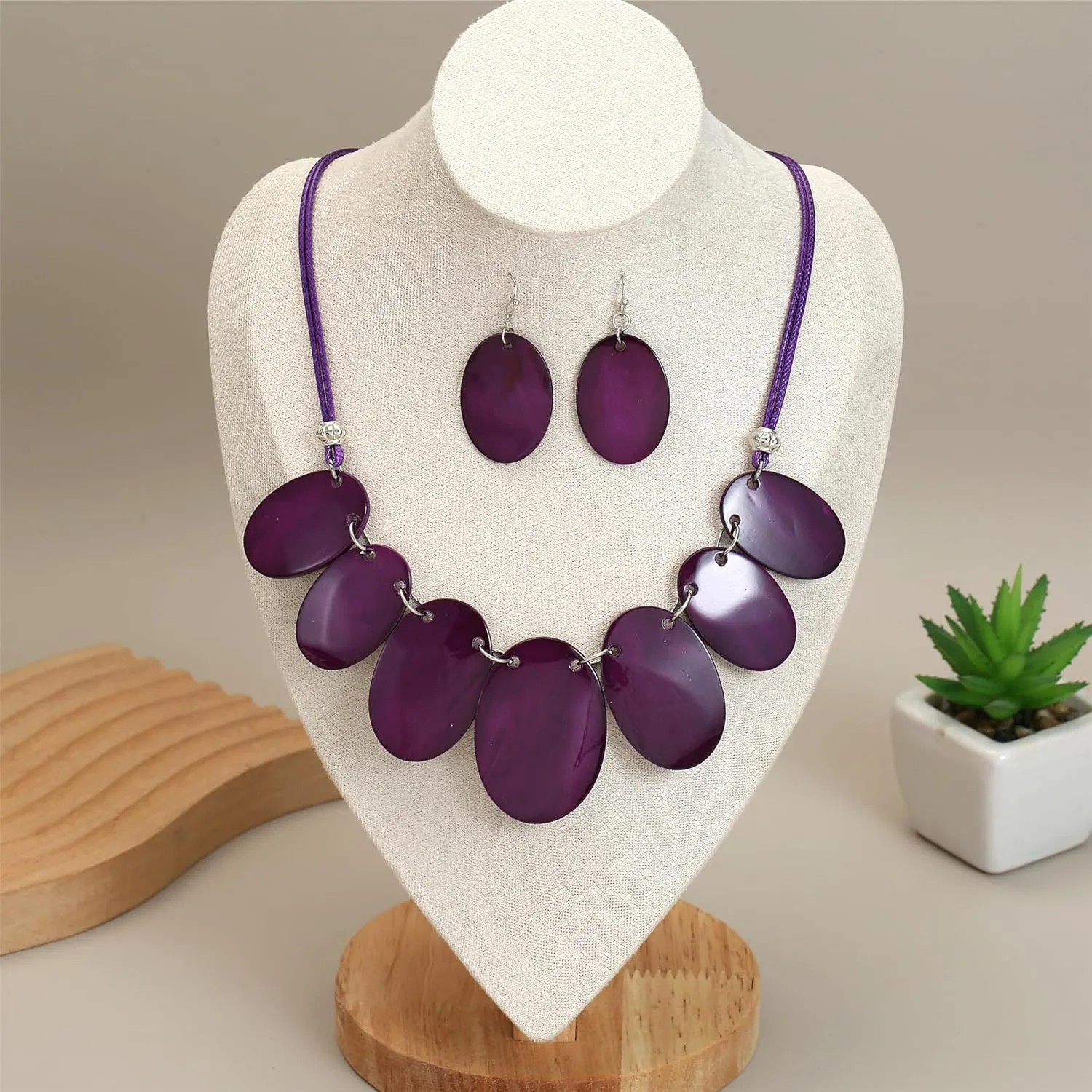 Big Oval Chunky Statement Necklaces Set for Women Fashion Western Boho Colorful Shell Choker Necklace and Earrings Set for Holiday Costume Jewelry Gifts