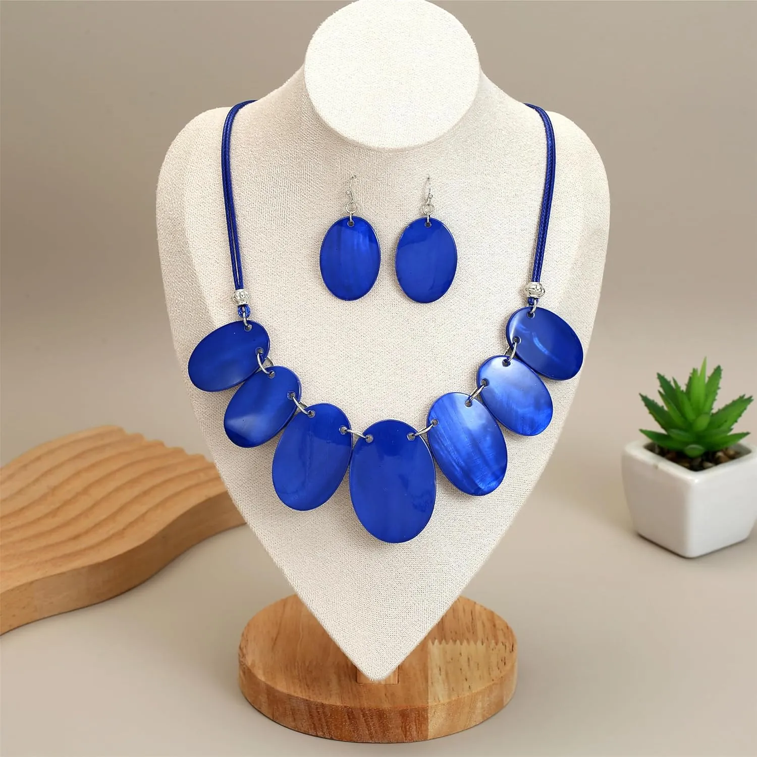 Big Oval Chunky Statement Necklaces Set for Women Fashion Western Boho Colorful Shell Choker Necklace and Earrings Set for Holiday Costume Jewelry Gifts