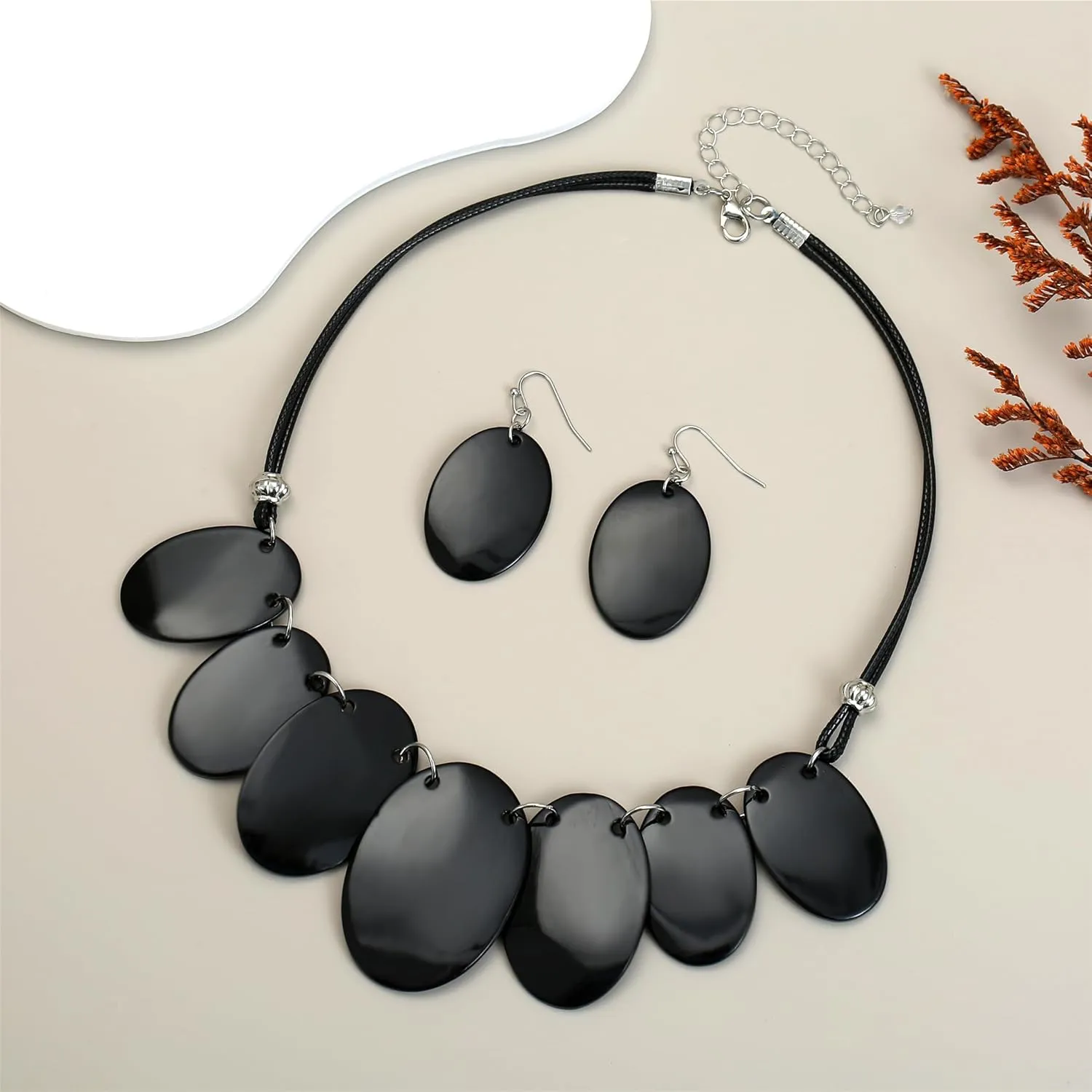 Big Oval Chunky Statement Necklaces Set for Women Fashion Western Boho Colorful Shell Choker Necklace and Earrings Set for Holiday Costume Jewelry Gifts
