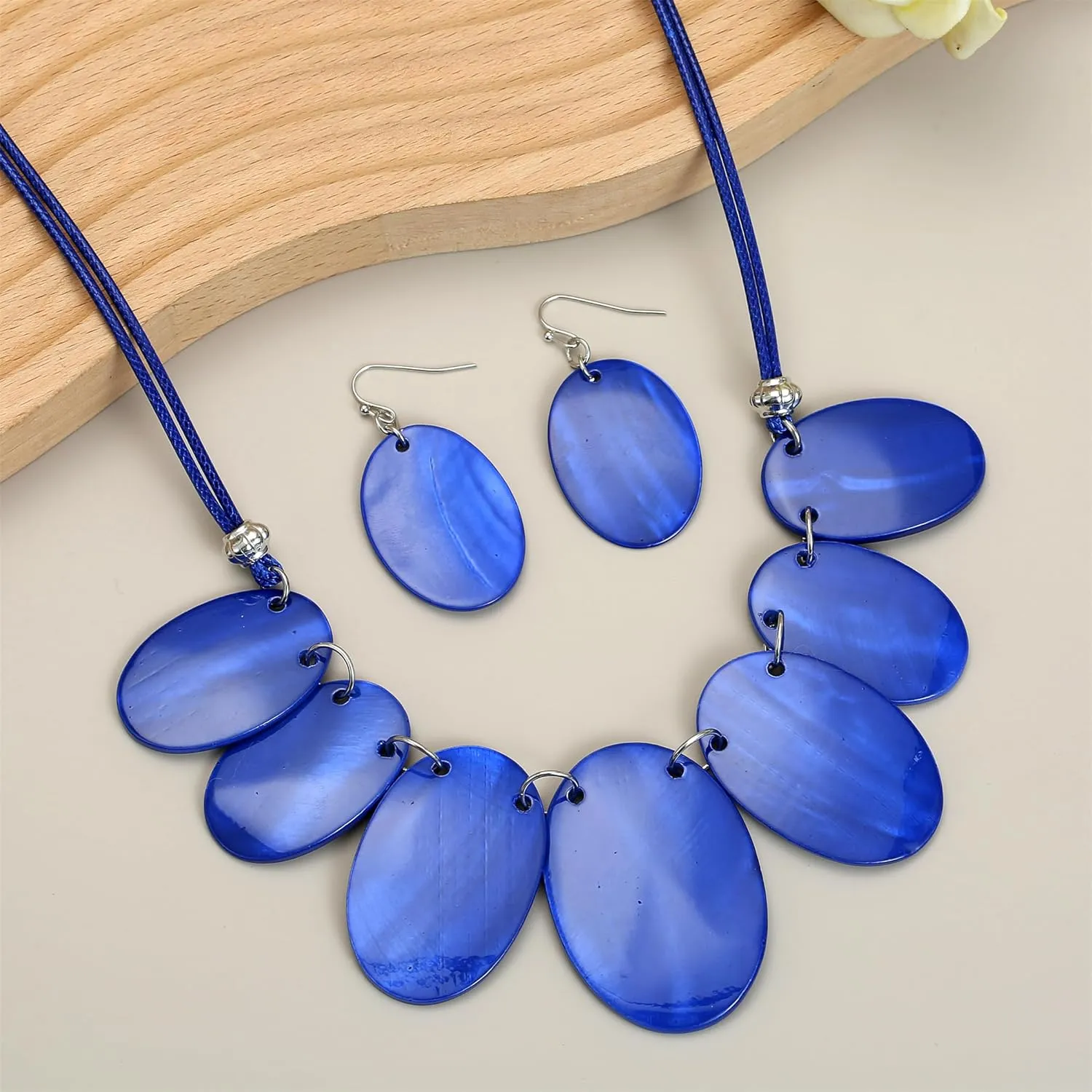 Big Oval Chunky Statement Necklaces Set for Women Fashion Western Boho Colorful Shell Choker Necklace and Earrings Set for Holiday Costume Jewelry Gifts