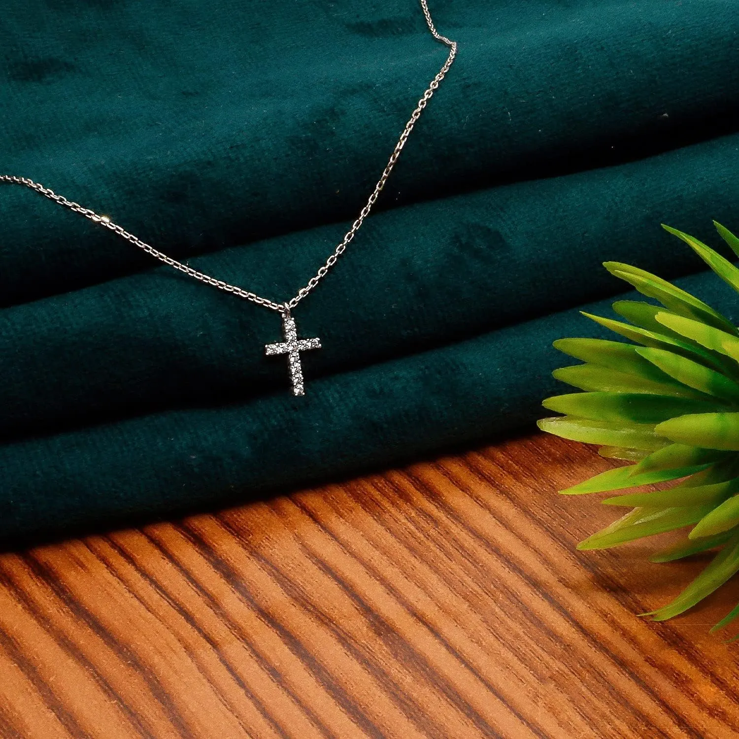 DEARMAY Dainty Cross Necklace for Women, Dainty 14k Gold Filled/Silver Cross Necklaces Simple Layered Small Cross Choker Necklace Thin Chain Necklaces Aesthetic Jewelry for Women Gift