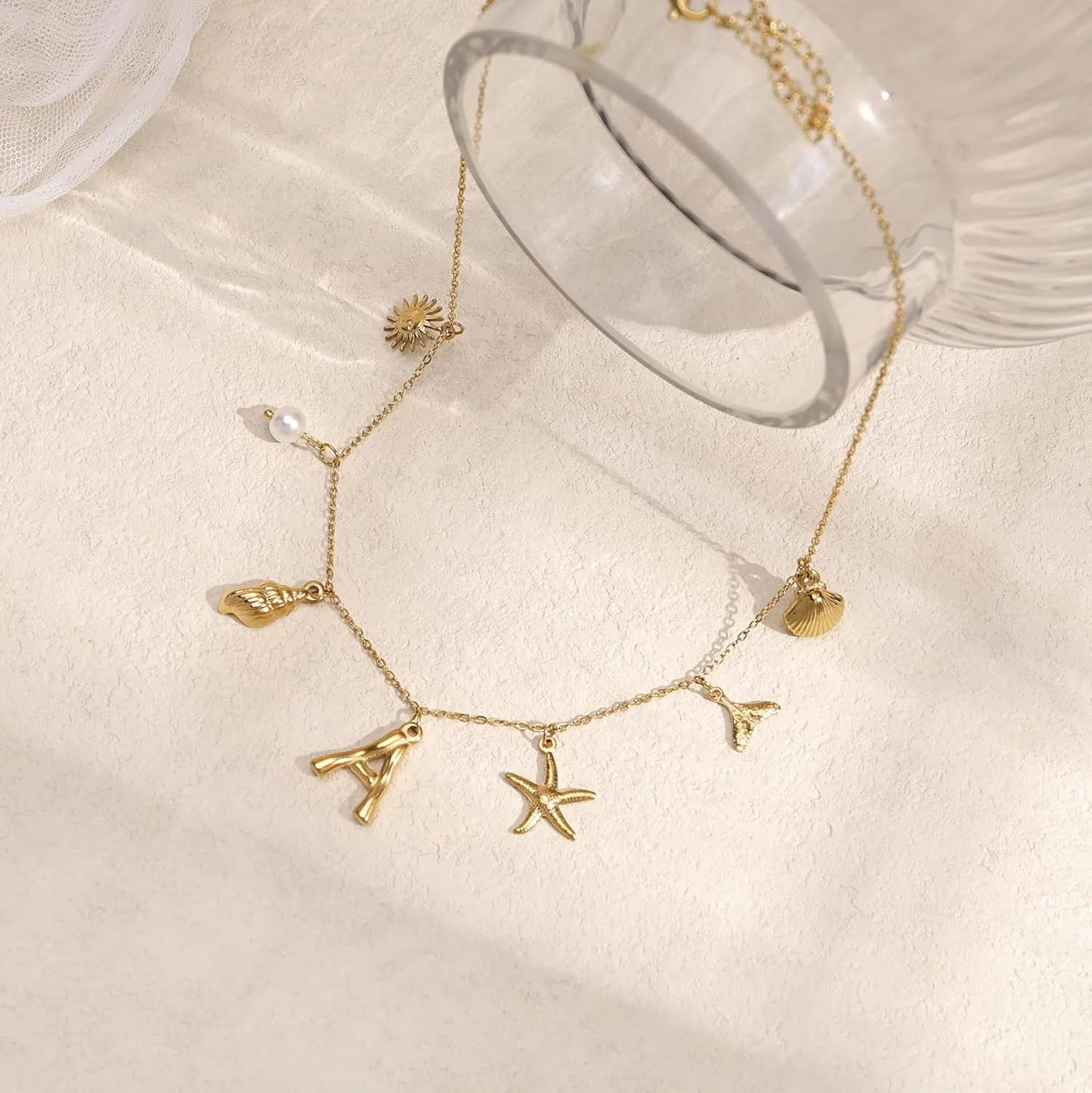 Ewrkbr Charm Initial Necklace for Women, 14K Gold Plated Summer Seashell Letter Necklace Boho Beach Starfish Initial Choker Necklace Chunky Gold Sun Letter Necklace Beach Gold Jewelry for Women