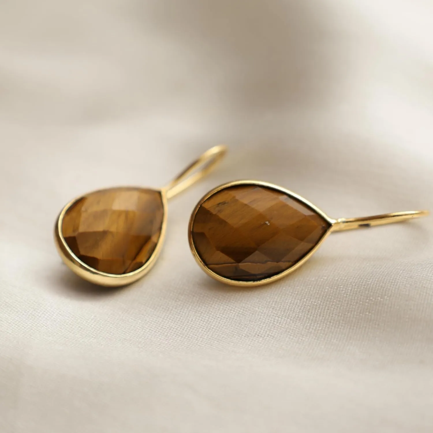 Gempires Pear Shaped Teardrop Crystal Earrings, Bezel Earring, Natural Gemstone Dangle Drop Earrings, Minimal, Everyday Wear, Gift for Her (Length 1.25 inch)