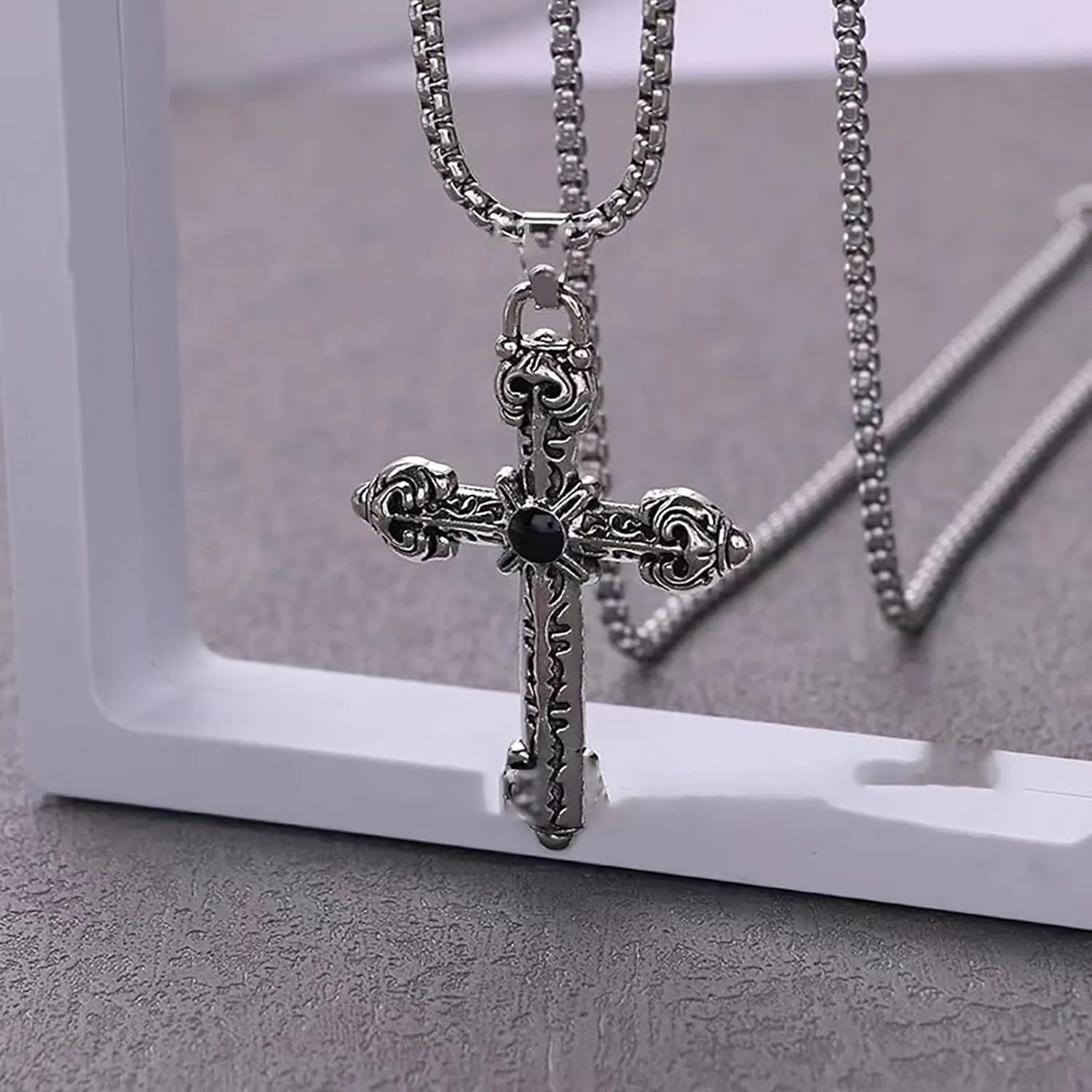 Gothic style men's and women's cross personalized fashion punk necklace, metallic temperament, party gift