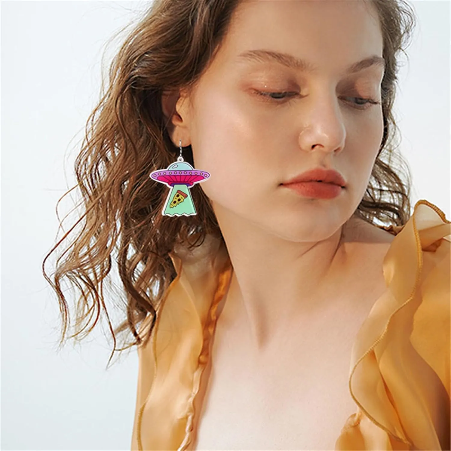 Halloween Acrylic Alien Earrings Funny Cartoon Alien Earrings Cute UFO Space Airship Earrings Novelty Aliens Dangle Earrings for Women Statement Earrings Halloween Party Costume Jewelry