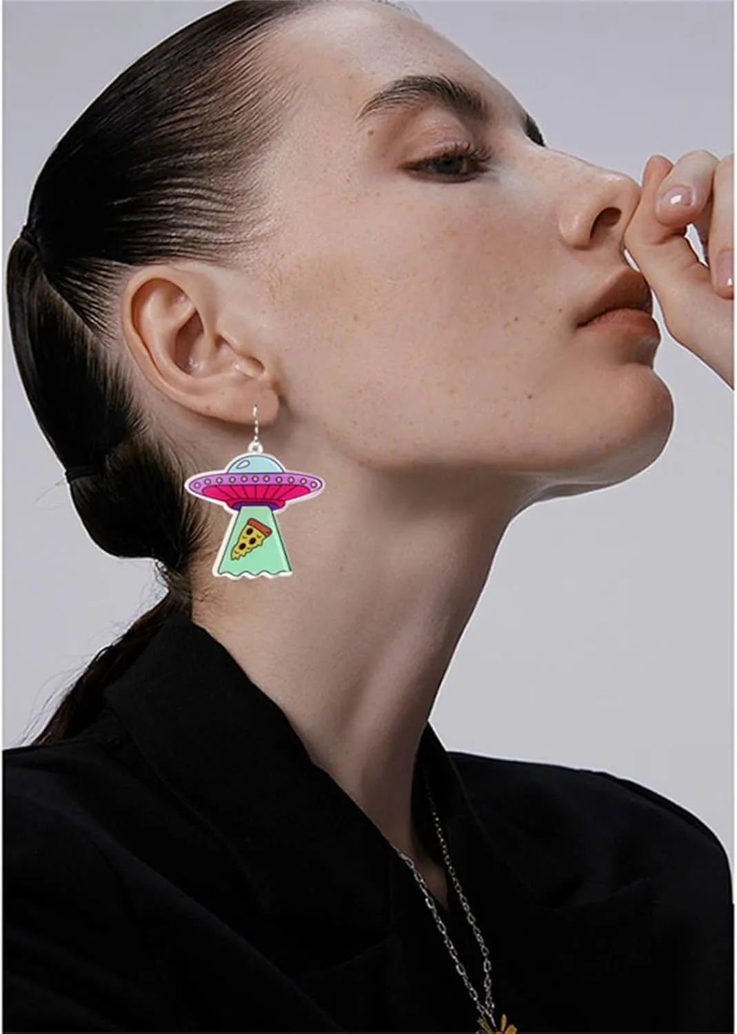 Halloween Acrylic Alien Earrings Funny Cartoon Alien Earrings Cute UFO Space Airship Earrings Novelty Aliens Dangle Earrings for Women Statement Earrings Halloween Party Costume Jewelry