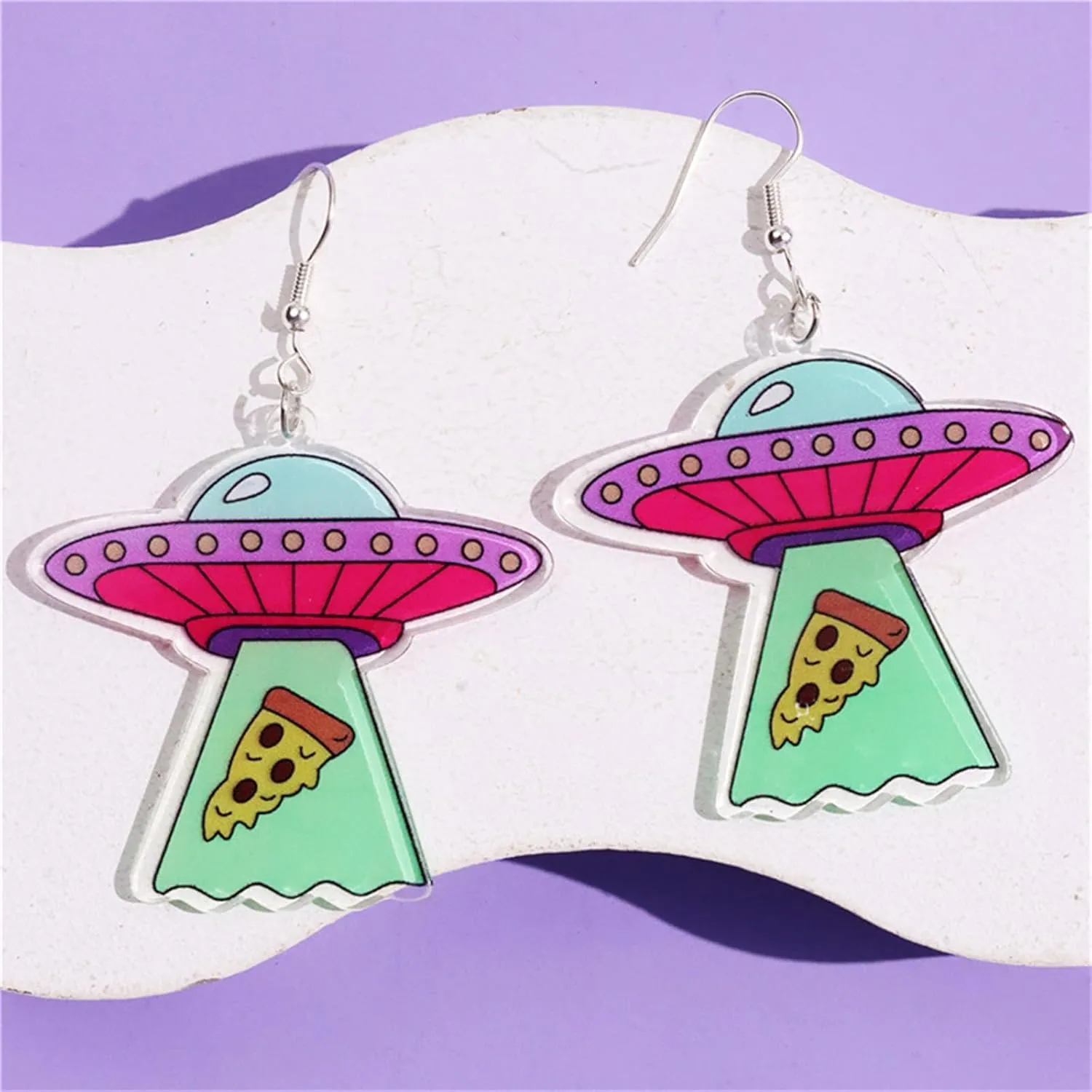 Halloween Acrylic Alien Earrings Funny Cartoon Alien Earrings Cute UFO Space Airship Earrings Novelty Aliens Dangle Earrings for Women Statement Earrings Halloween Party Costume Jewelry