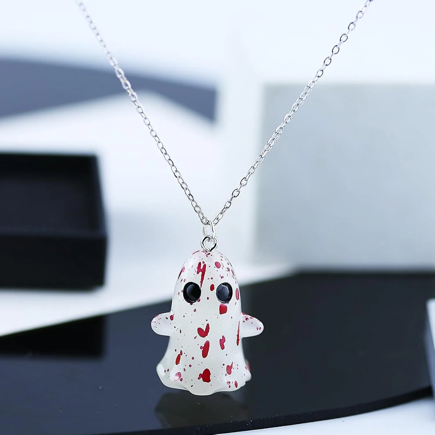 Halloween Ghost Earring Necklace Set for Women Glow Ghost Resin Earrings And Necklaces Cute Cartoon Ghost Jewelry Set Fluorescence in The Dark Earrings Jewelry