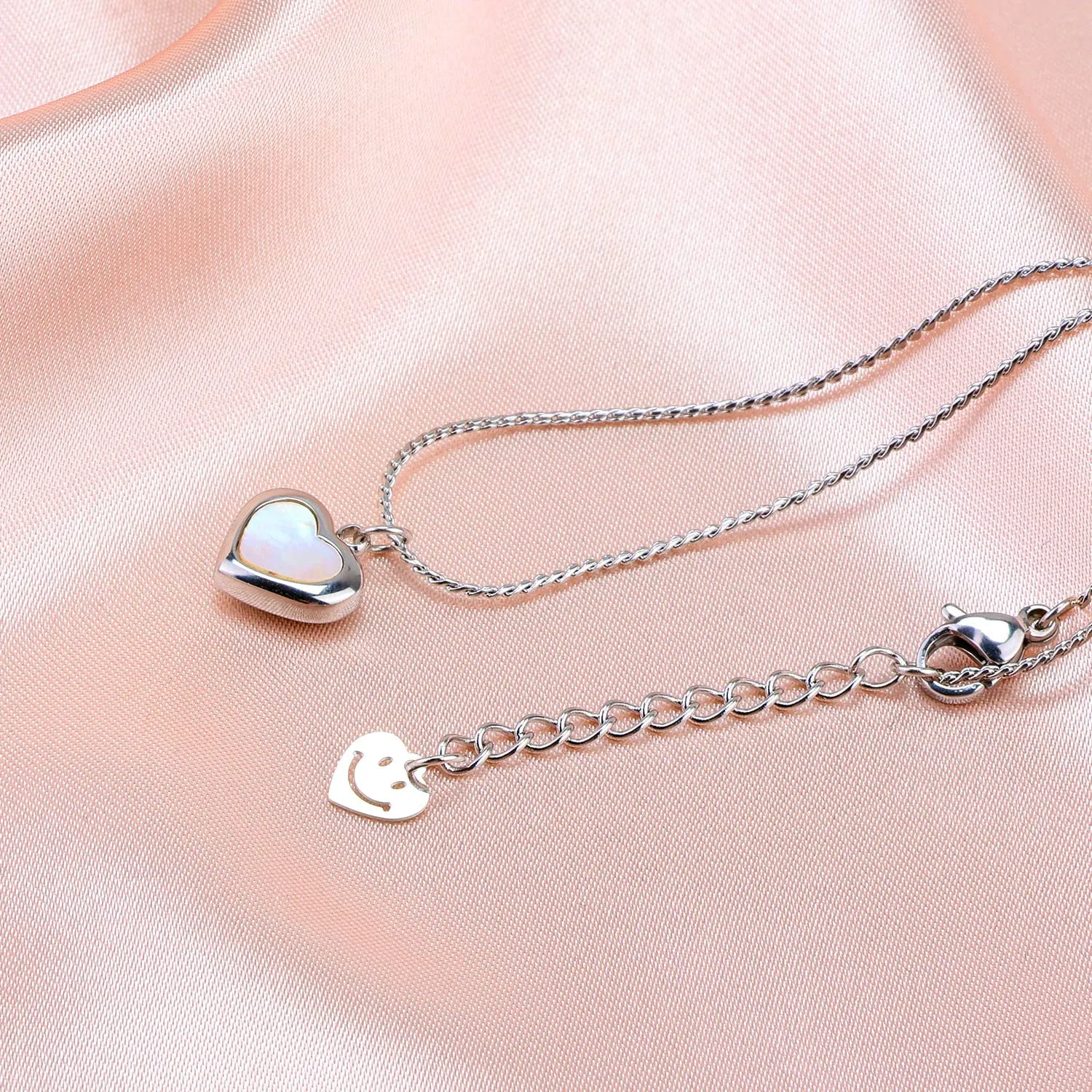 Heart Necklace Teen Girl Gifts - Heart Stainless Steel Necklace Girls Stylish Cute Heart Short Necklaces Girlfriend Gift,Womens Gifts for Christmas,Jewelry Mom Mother Silver