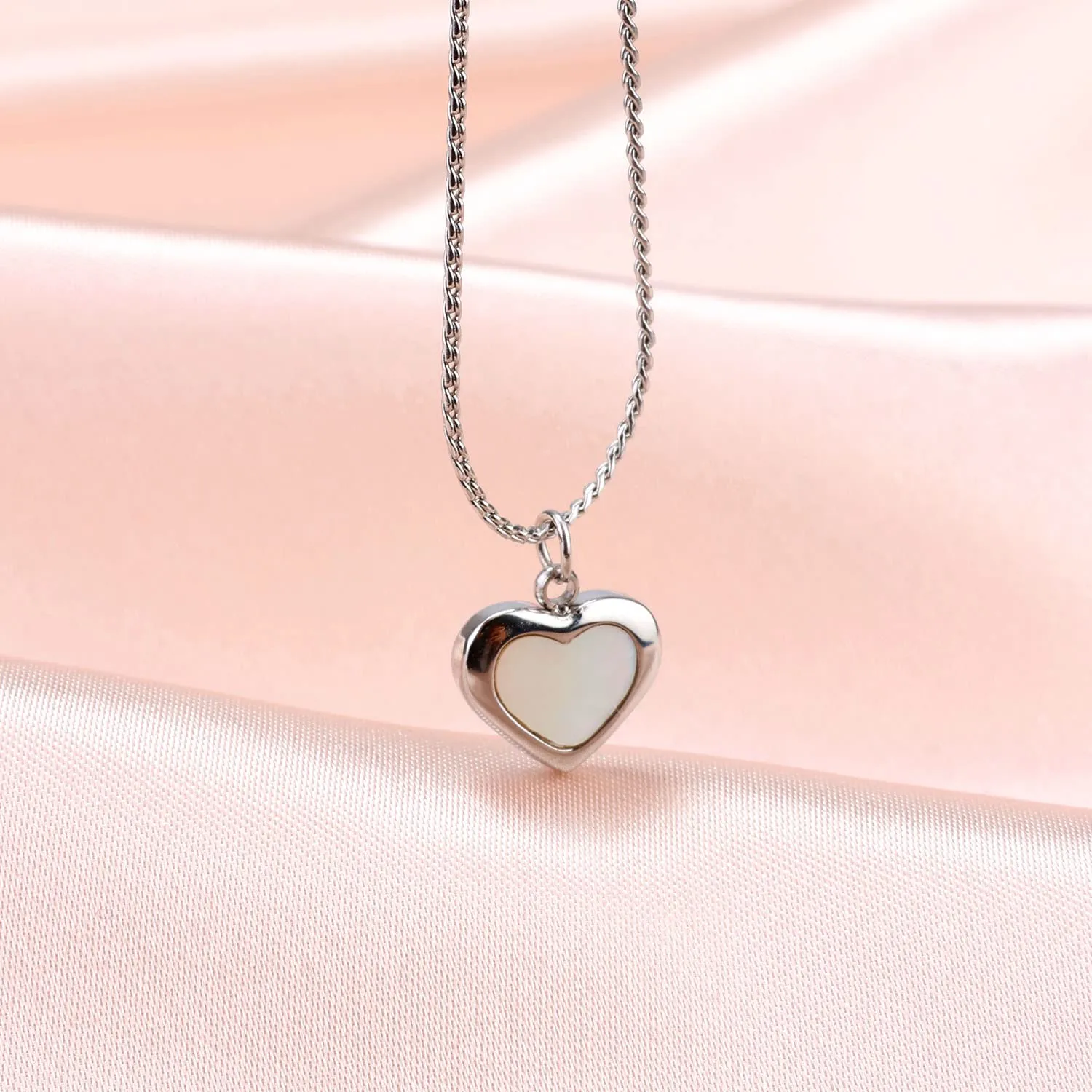 Heart Necklace Teen Girl Gifts - Heart Stainless Steel Necklace Girls Stylish Cute Heart Short Necklaces Girlfriend Gift,Womens Gifts for Christmas,Jewelry Mom Mother Silver