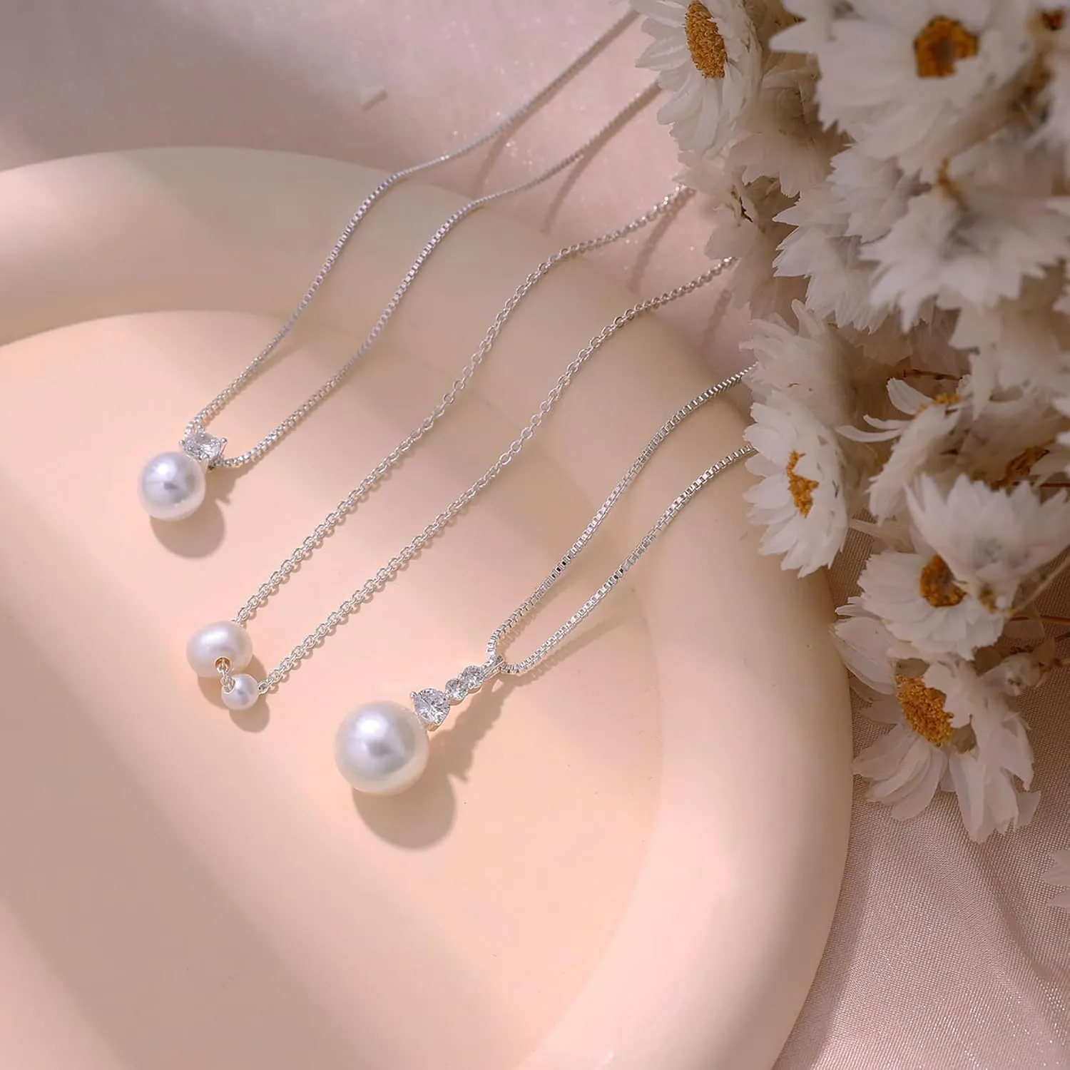 Pearl Necklaces for Women, Dainty Gold Necklace 14K Gold Plated Charm CZ Pearl Pendant Necklace Simple Gold Pearl Choker Necklaces for Women Trendy Wedding Womens Jewelry