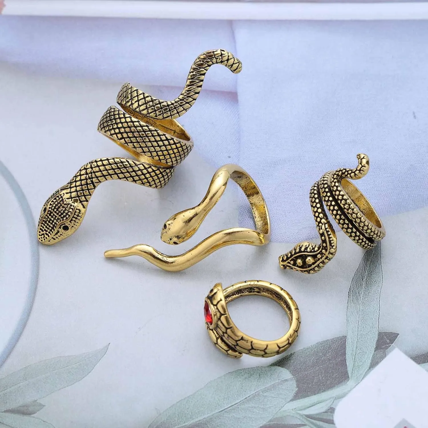 Punk Snake Rings Set Stackable Serpent Reptile Knuckle Rings Gothic Index Midi Cuff Finger Rings Crystal Cobra Animal Statement Rings Cool Halloween Jewelry for Women Men