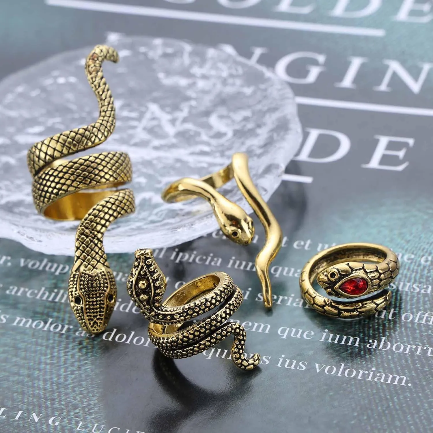 Punk Snake Rings Set Stackable Serpent Reptile Knuckle Rings Gothic Index Midi Cuff Finger Rings Crystal Cobra Animal Statement Rings Cool Halloween Jewelry for Women Men