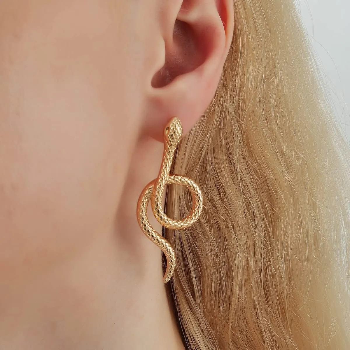 Snake Cuff Earrings Gold Snake Ear Climber Earrings Boho Gold Cartilage Ear Crawler Earrings Gothic Serpent Clip on Wrap Earrings Ruby Snake Earrings Jewelry for Women
