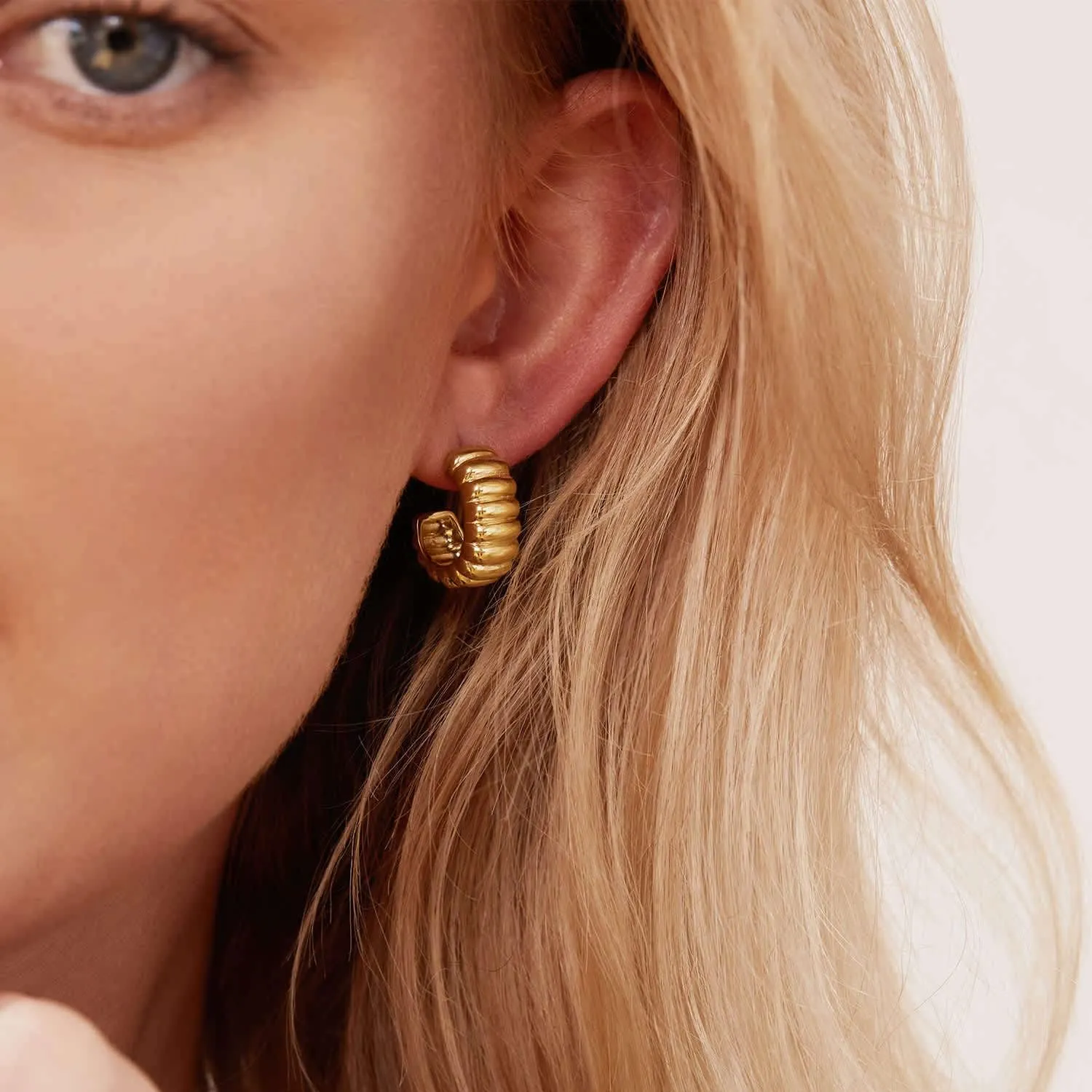 Snake Cuff Earrings Gold Snake Ear Climber Earrings Boho Gold Cartilage Ear Crawler Earrings Gothic Serpent Clip on Wrap Earrings Ruby Snake Earrings Jewelry for Women