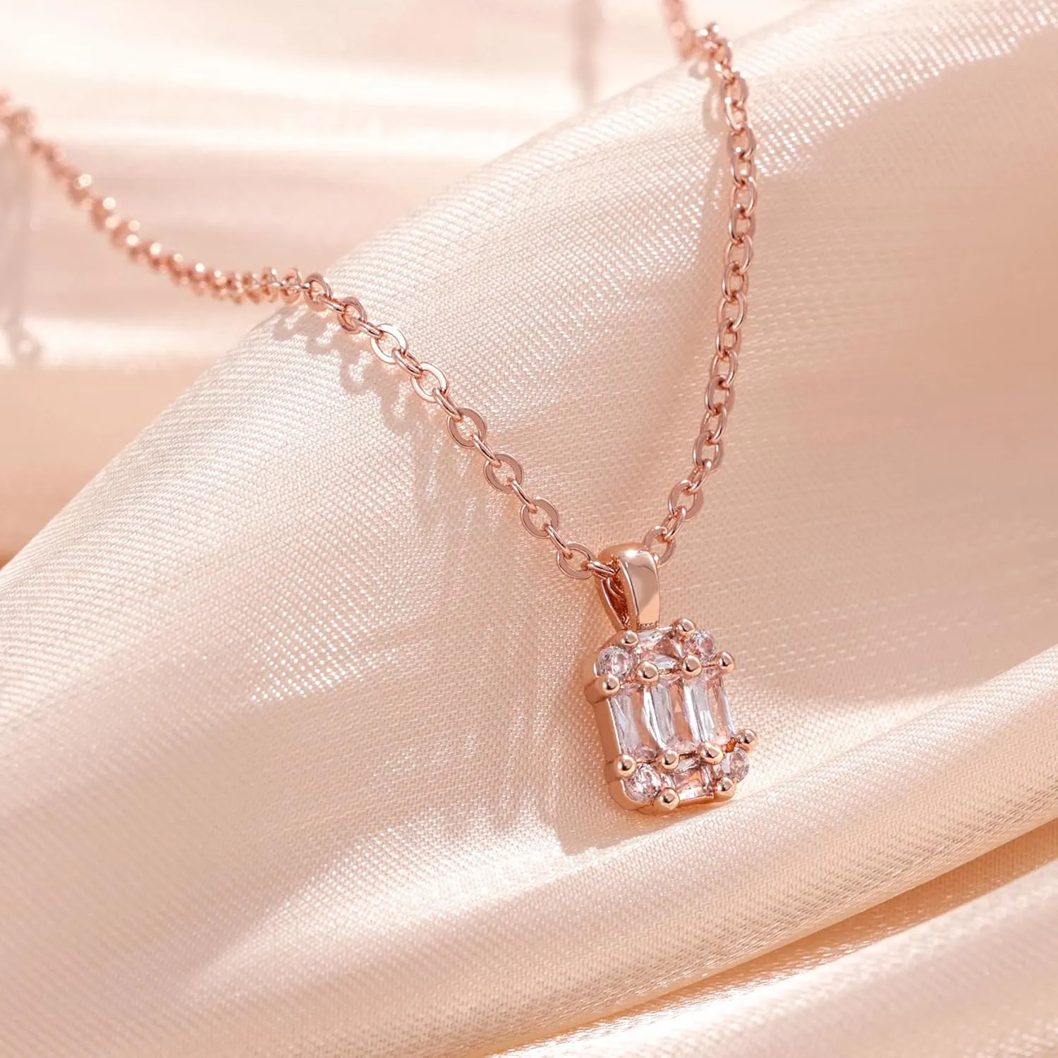 Tewiky Diamond Pendant Necklace for Women Dainty Gold Layered Necklaces 14k Gold Plated Stacked Cuban Paperclip Chain Choker Necklaces Aesthetic Simple Gold Necklace Jewelry Gifts for Women