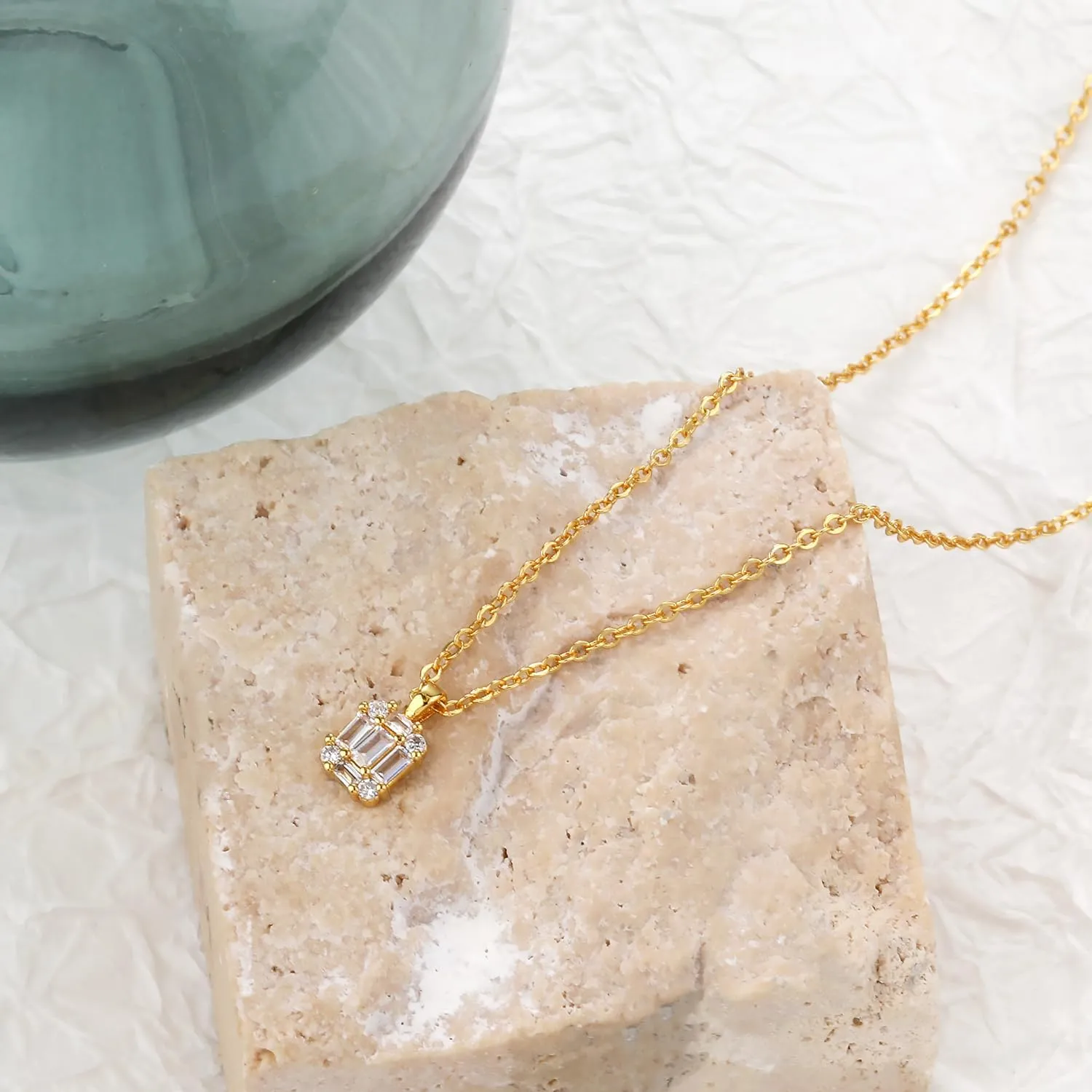 Tewiky Diamond Pendant Necklace for Women Dainty Gold Layered Necklaces 14k Gold Plated Stacked Cuban Paperclip Chain Choker Necklaces Aesthetic Simple Gold Necklace Jewelry Gifts for Women