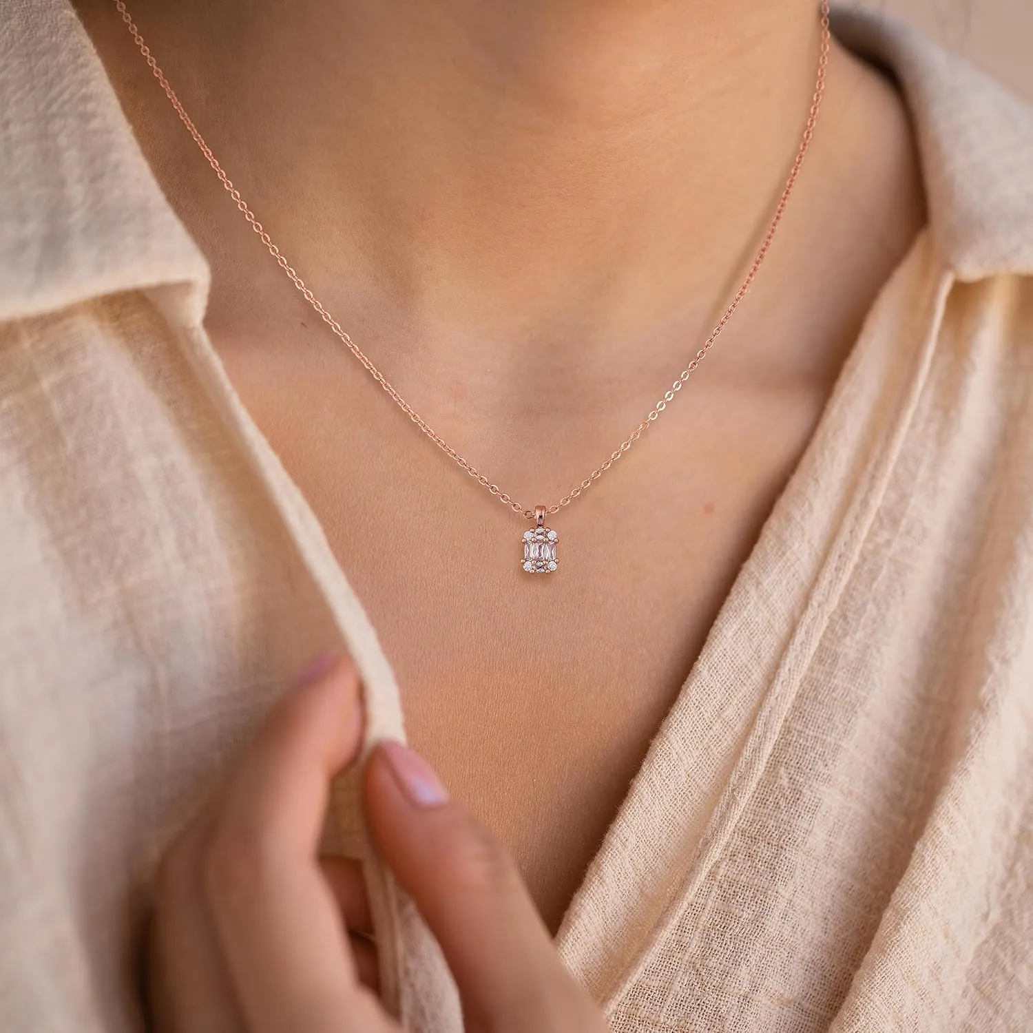 Tewiky Diamond Pendant Necklace for Women Dainty Gold Layered Necklaces 14k Gold Plated Stacked Cuban Paperclip Chain Choker Necklaces Aesthetic Simple Gold Necklace Jewelry Gifts for Women