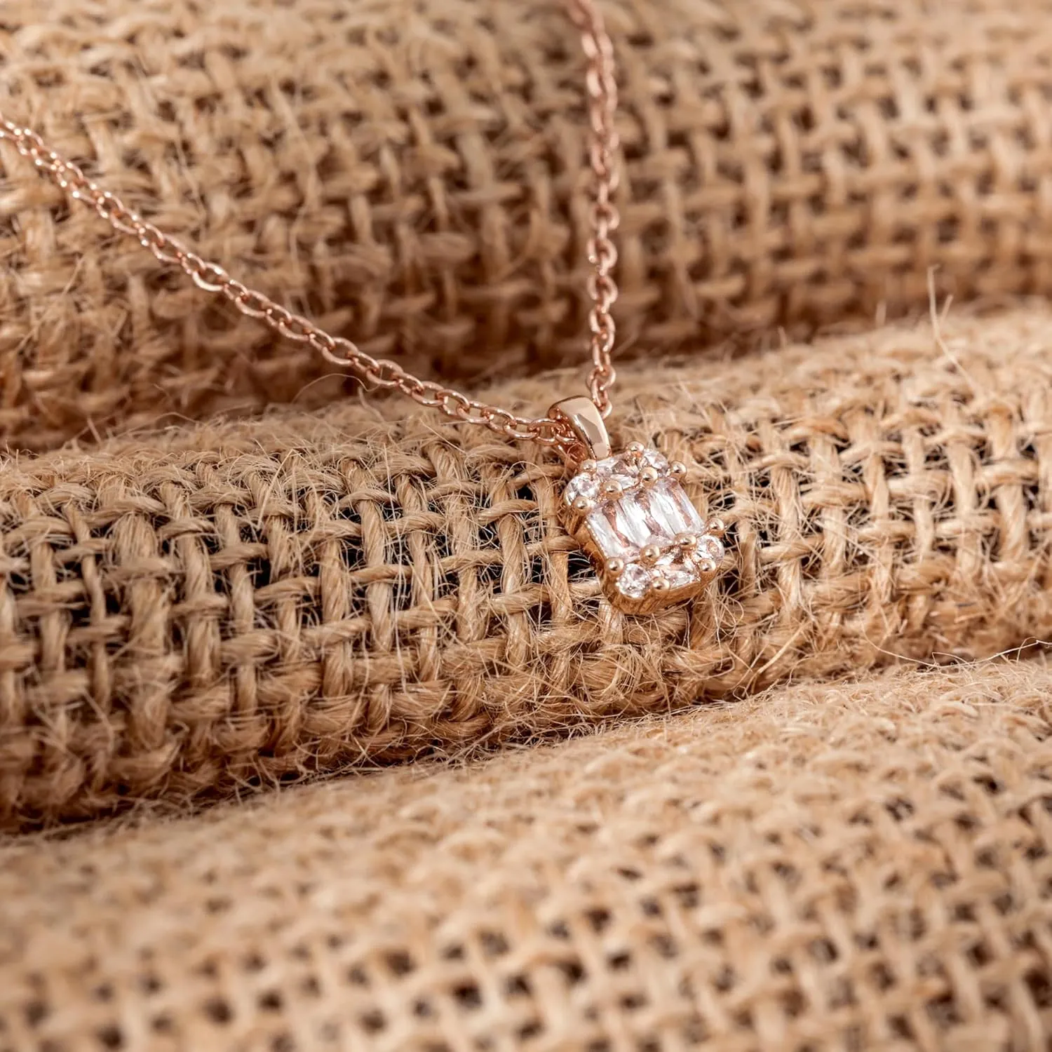 Tewiky Diamond Pendant Necklace for Women Dainty Gold Layered Necklaces 14k Gold Plated Stacked Cuban Paperclip Chain Choker Necklaces Aesthetic Simple Gold Necklace Jewelry Gifts for Women