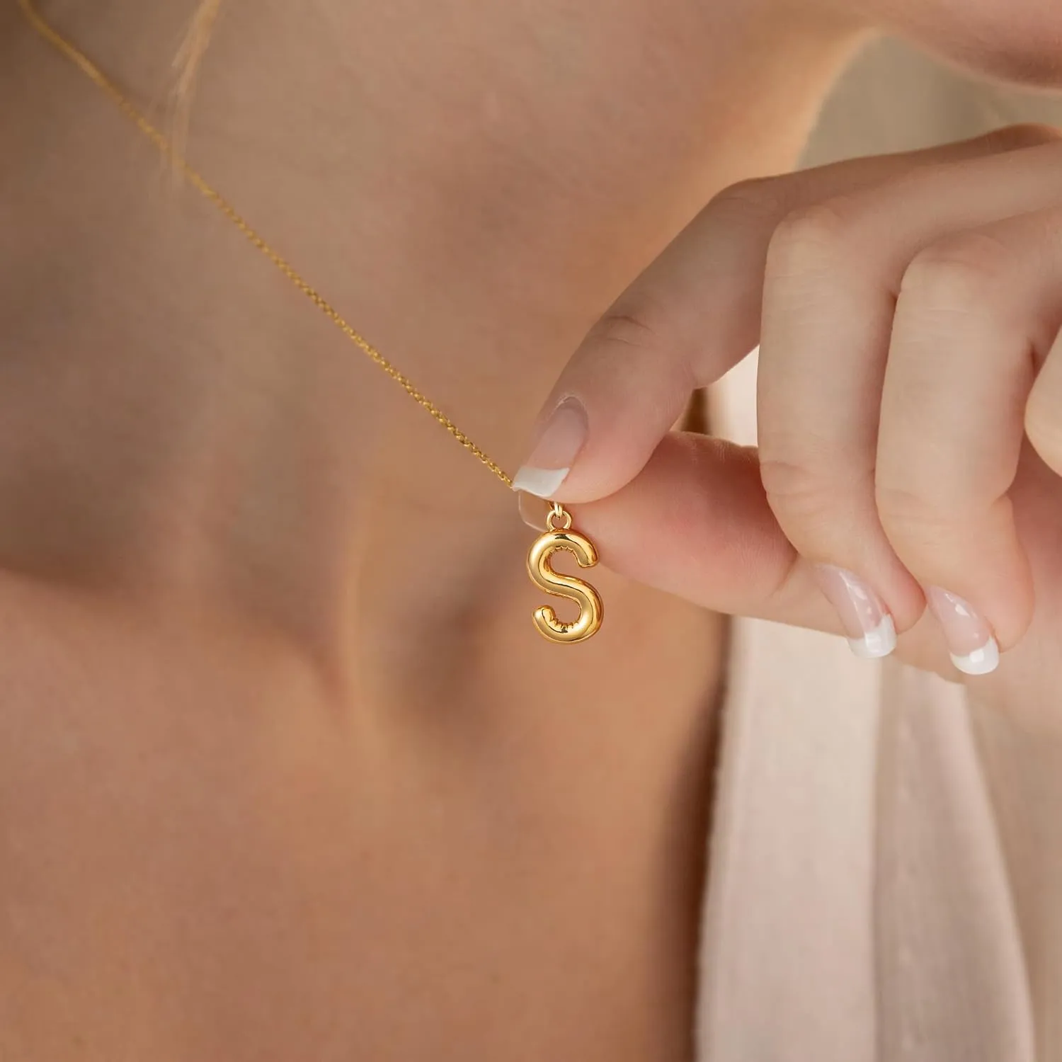 Turandoss Dainty Gold Initial Necklaces for Women Jewelry Gifts - Personalized Layered Initial Letter Necklaces for Her Trendy, Dainty Gold Chunky Pendant Choker Chain Necklace Jewelry Gifts for Women