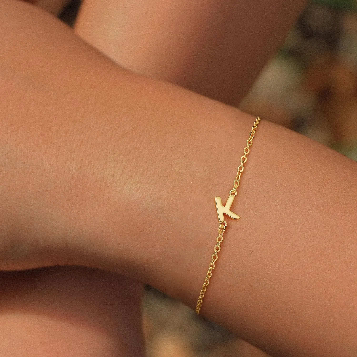 Turandoss Gold Initial Bracelets for Girls Women Jewelry Gifts - 18k Gold/Silver Plated Letter Initial Bracelet Dainty Gold Bracelets for Women Initial Bracelets for Teen Girls Gifts Trendy Stuff